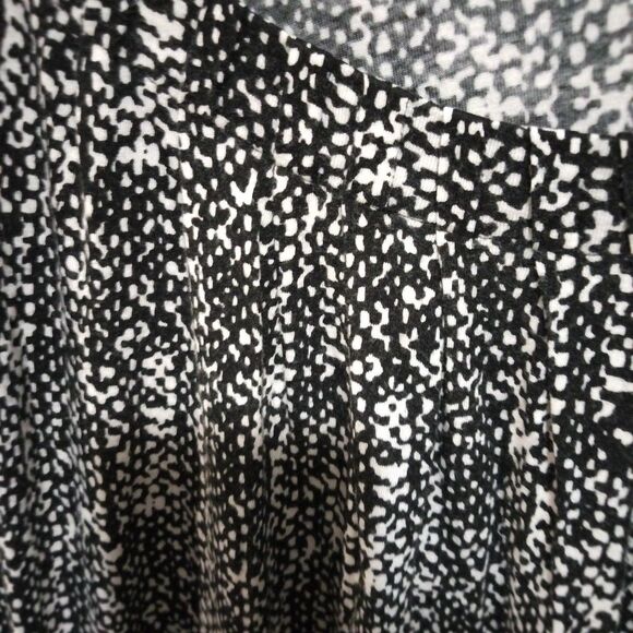 Talbot's Size M Shirt 3/4 Sleeve Black And White All Over Print - Picture 2 of 8